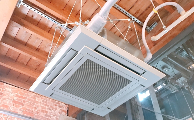 天井吊り下げ型エアコン