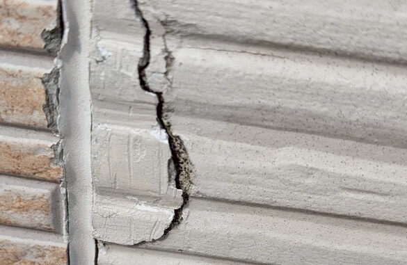 壁に傷ができてしまった